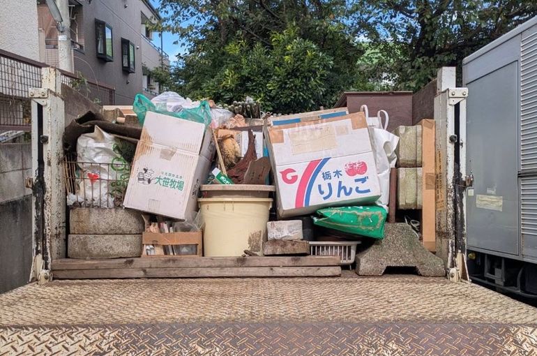 藤沢市 物置内、外にある不用品の回収。ブロック塀の処分もいたします！