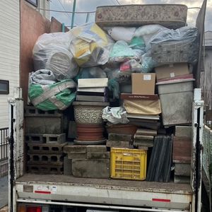 茅ヶ崎市 不用品回収に行ってきました。枯木、土、ブロック塀の処分もいたします！