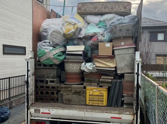 茅ヶ崎市 不用品回収に行ってきました。枯木、土、ブロック塀の処分もいたします！