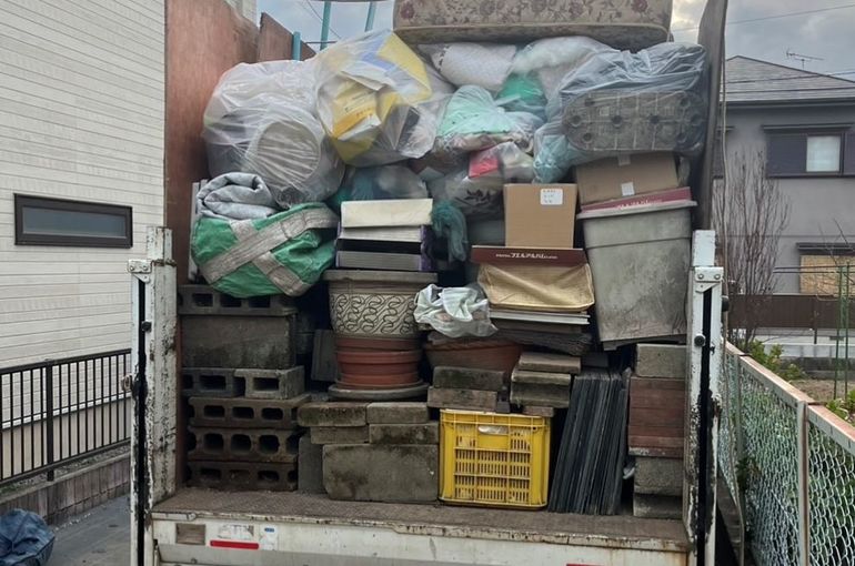 茅ヶ崎市 不用品回収に行ってきました。枯木、土、ブロック塀の処分もいたします！